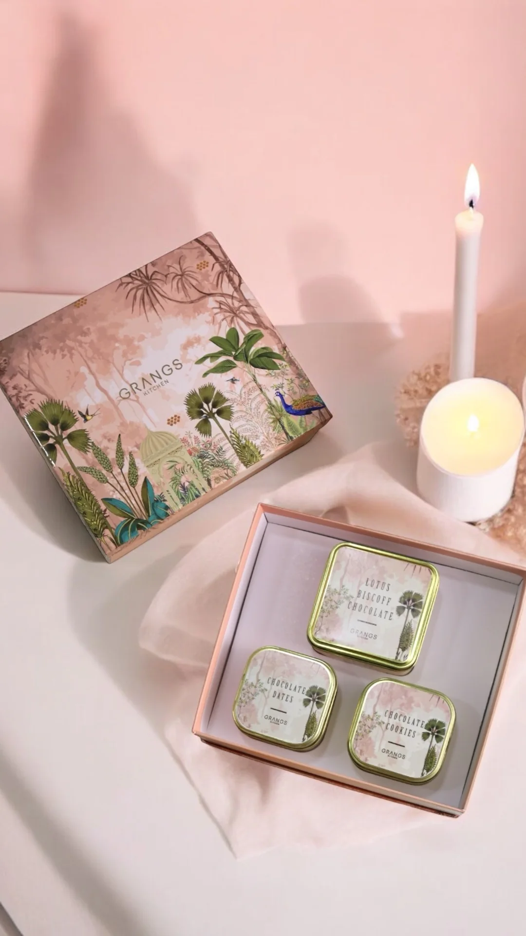 Compact boxed gift set with jars